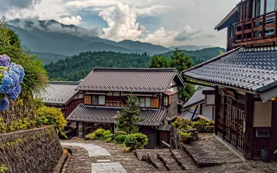 clay-roof-tiles-image